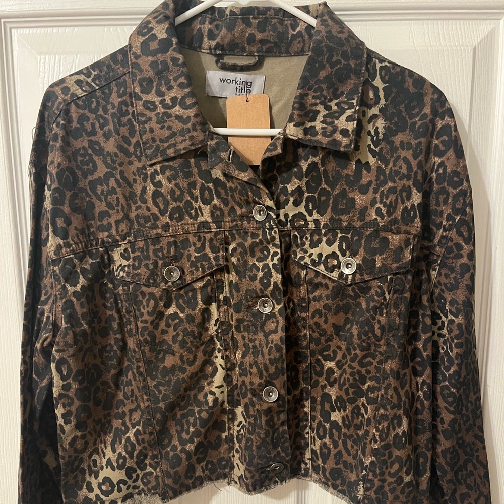 Working Title Women’s cropped leopard jacket